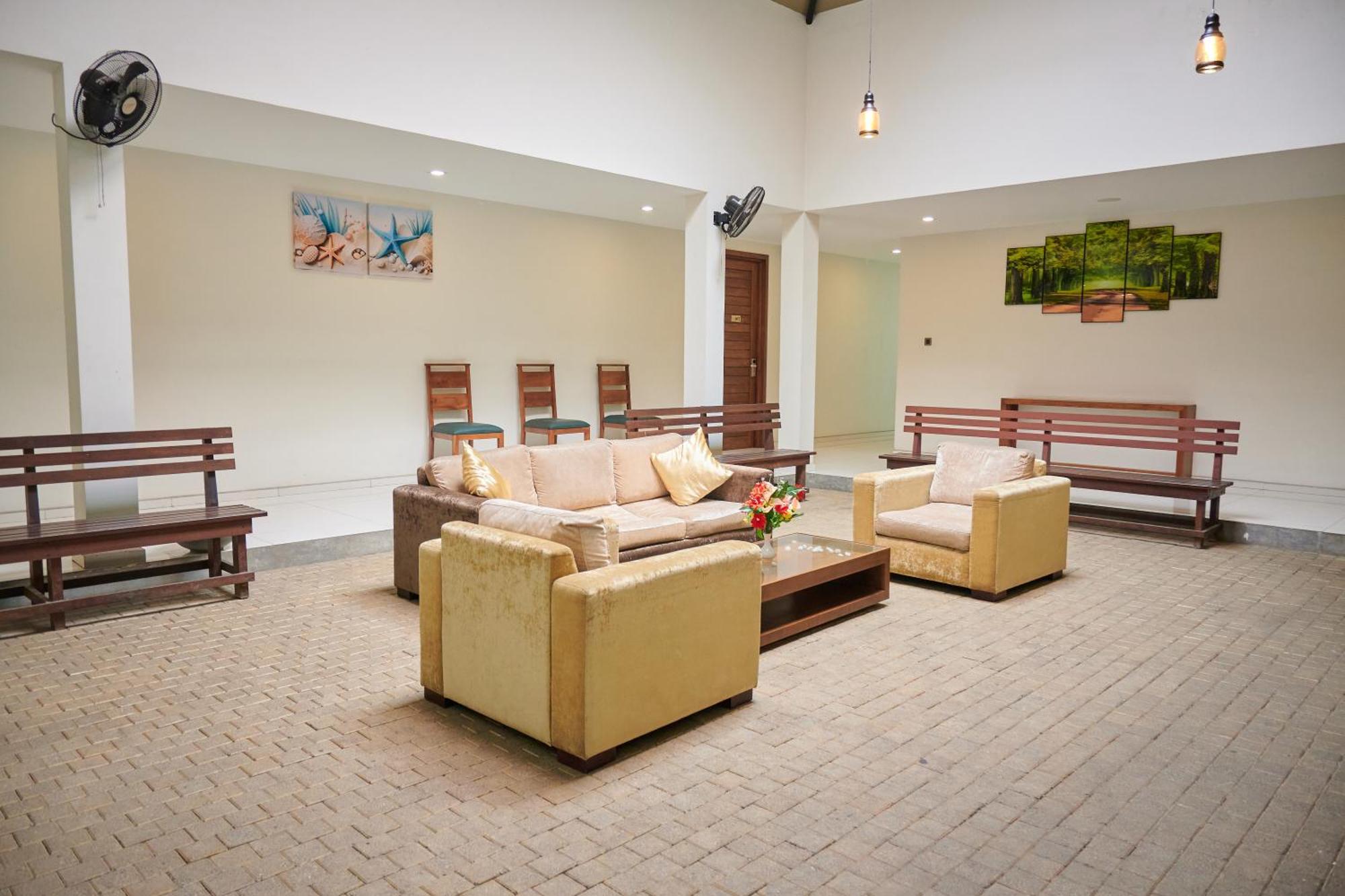 Kethumathee Hotel & Banquet Ratnapura Εξωτερικό φωτογραφία